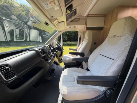 Auto-Trail V-Line 635 35 L4H2 STANDARD PV 27