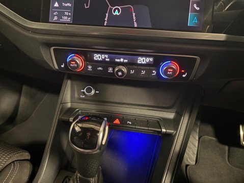 Audi Q3 1.5 TFSI CoD 35 S line S Tronic Euro 6 (s/s) 5dr 19