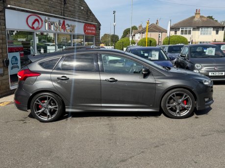 Ford Focus ST-LINE X 6