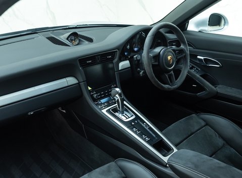 Porsche 911 GT3 (991.2) 18
