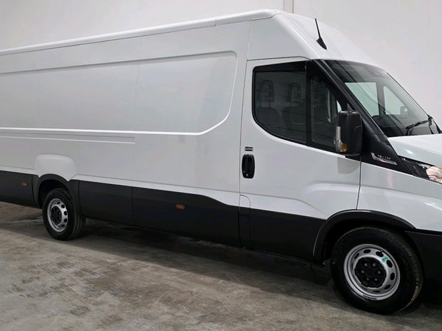 Iveco Daily Daily 35C14 Diesel 2.3 High Roof Business Van 4100L WB Hi-Matic 3
