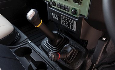 Land Rover Defender 90 Heritage Hard Top 16