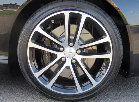 Aston Martin DB9 Carbon Black Edition 4