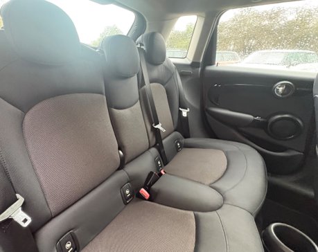 Mini Hatch One 1.2 Pepper 5 door + VISUAL BOOST + CONNECTED 5