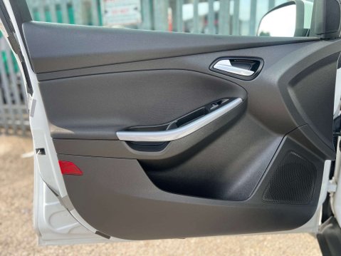 Ford Focus 1.6 Focus Titanium Navigator TDCi 5dr 32