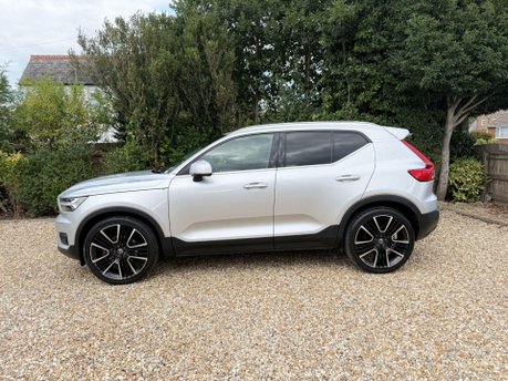 Volvo XC40 2.0 D4 Inscription Auto AWD Euro 6 (s/s) 5dr 3