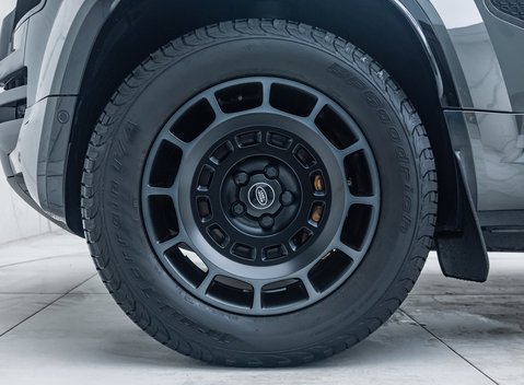 Land Rover Defender OCTA EDITION ONE 10