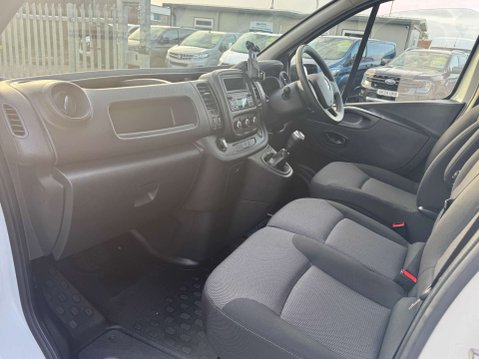 Renault Trafic 2.0 dCi ENERGY 28 Business+ Panel Van 5dr Diesel Manual SWB Standard Roof E 8