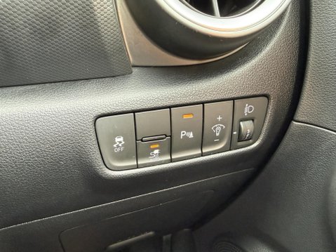 Hyundai KONA 39kWh Premium SUV 5dr Electric Auto (10.5kW Charger) (136 ps) 28