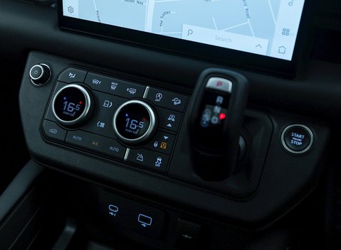 Land Rover Defender 90 V8 Carpathian Edition URBAN 18