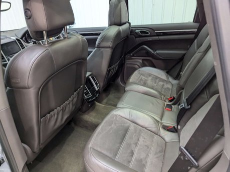 Porsche Cayenne 3.0 Cayenne D Platinum Edition V6 Tiptronic S A 4WD 5dr 65
