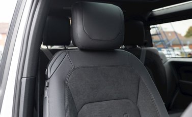 Land Rover Defender 90 V8 13