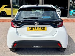 Toyota Yaris ICON HEV CVT 6