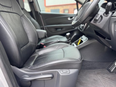 Renault Captur 1.2 TCe ENERGY Signature X Nav SUV 5dr Petrol Manual Euro 6 (s/s) (120 ps) 30