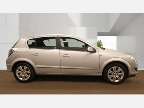Vauxhall Astra 1.8i 16v Design Hatchback 5dr Petrol Automatic (187 g/km, 138 bhp) 5