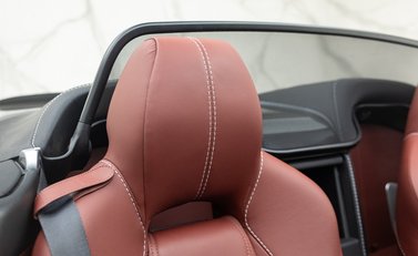 Aston Martin V12 Vantage ROADSTER 18