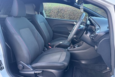 Ford Fiesta Sport 125 ps Ecoboost - Sat Nav / Parking Sensors - No VAT 27