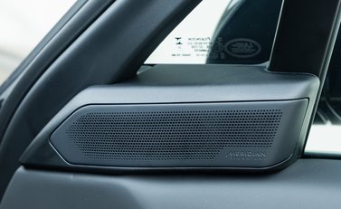 Land Rover Range Rover Sport P635 SV EDITION ONE 32