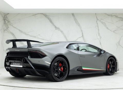Lamborghini Huracan LP 640-4 PERFORMANTE 3