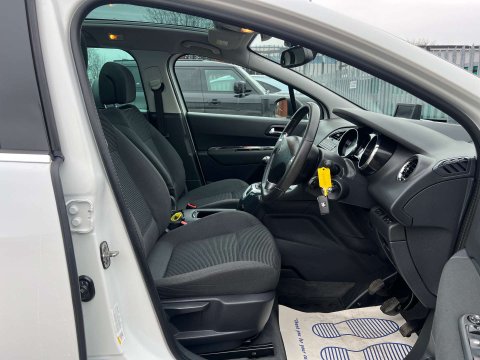 Peugeot 5008 1.6 5008 Allure Blue HDi S/S 5dr 11