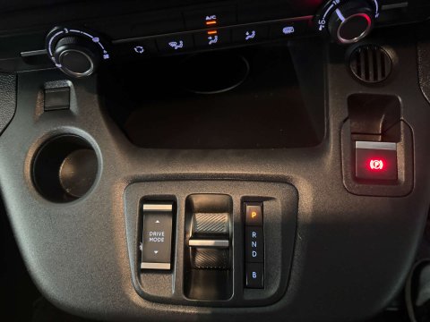 Vauxhall Combo Combo-e 2300 Dynamic SWB 13