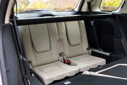 Land Rover Discovery Sport TD4 HSE LUXURY 35