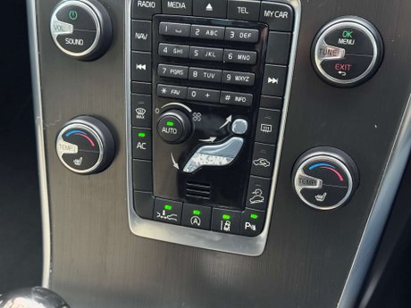 Volvo XC60 2.4 XC60 SE Luxury Nav D5 AWD 4WD 5dr 30