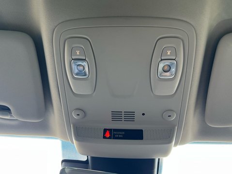 Renault Megane ICONIC E-TECH 41