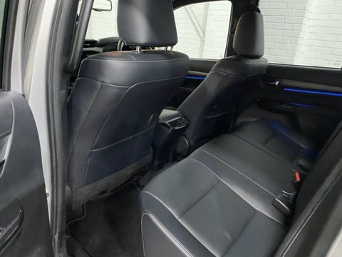 Toyota Hilux INVINCIBLE X 4WD 11