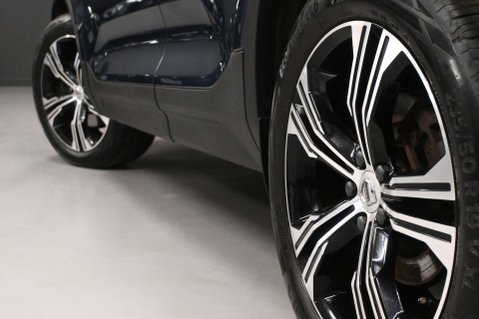 Volvo XC40 2.0 XC40 Inscription Pro B4 MHEV Auto 5dr 33