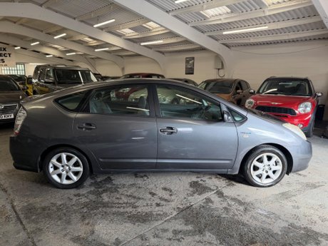 Toyota Prius 1.5 T Spirit CVT 5dr 7