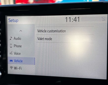 Toyota Yaris 1.5 Yaris Design HEV CVT 5dr 44