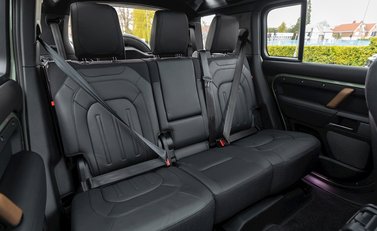 Land Rover Defender 110 X P400 14