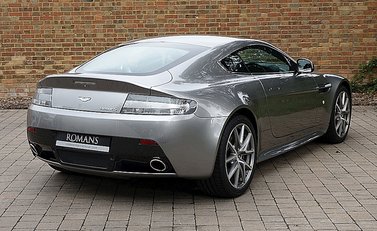 Aston Martin V8 Vantage S 2