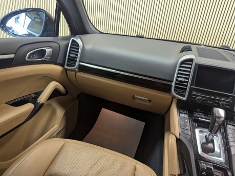 Porsche Cayenne 3.0 Cayenne V6 D Tiptronic S 4WD 5dr 53
