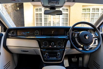 Rolls-Royce Phantom 8 14