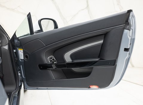 Aston Martin V12 Vantage S ROADSTER 38