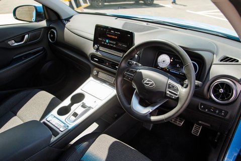 Hyundai KONA PREMIUM 4