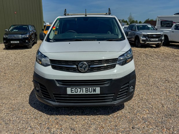 Vauxhall Vivaro SWB L1H1 [SOLD MM] Low Roof F2700 Dynamic Air Con Sensors EURO 6 3