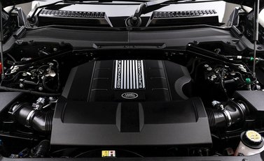 Land Rover Defender 110 V8 Bond Edition 31