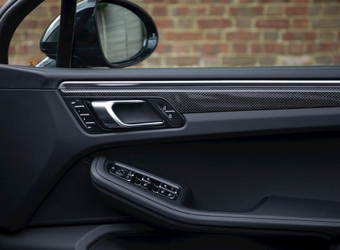 Porsche Macan Turbo 22