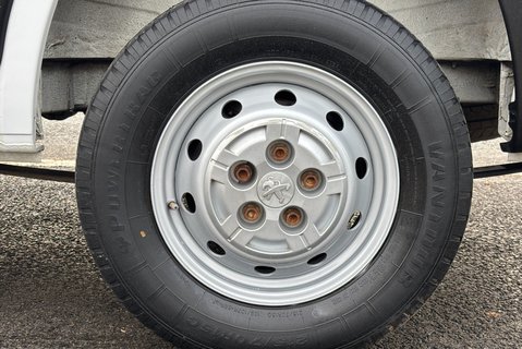 Peugeot Boxer 333 L1 H1 120 ps BlueHdi Professional - Sat Nav & Air Con 28