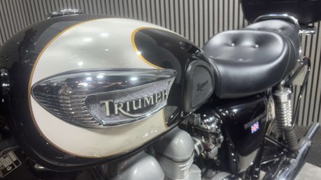 Triumph Bonneville 2004 ONLY 14K LONG MOT TOP BOX VERY CLEAN MODERN RETRO 790 19
