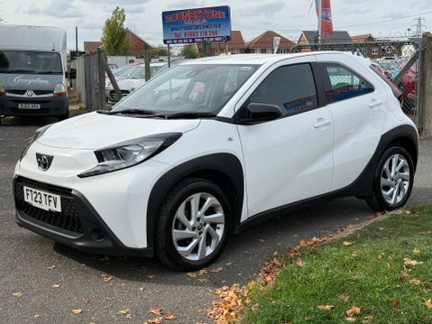 Toyota Aygo X VVT-I PURE 8