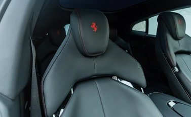 Ferrari Purosangue 18