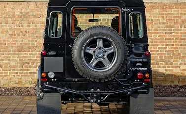 Land Rover Defender T40 11