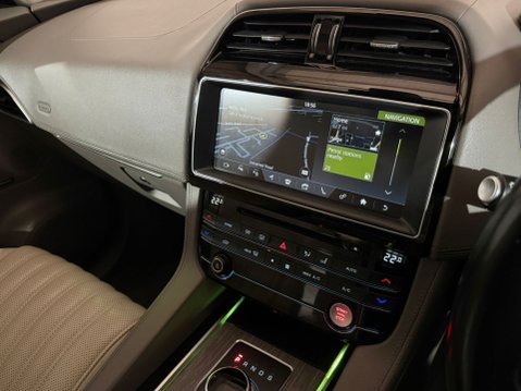 Jaguar F-Pace PORTFOLIO AWD 16
