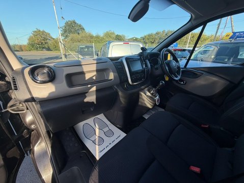Renault Trafic 1.6 dCi 27 Sport Nav SWB Standard Roof Euro 6 5dr 20