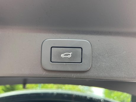 Jaguar F-Pace 2.0 D200 MHEV R-Dynamic HSE Black Auto AWD Euro 6 (s/s) 5dr 42