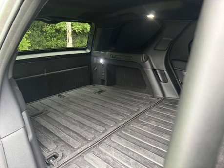 Land Rover Discovery 3.0 Discovery Dynamic HSE D MHEV Automatic 4WD 5dr 34